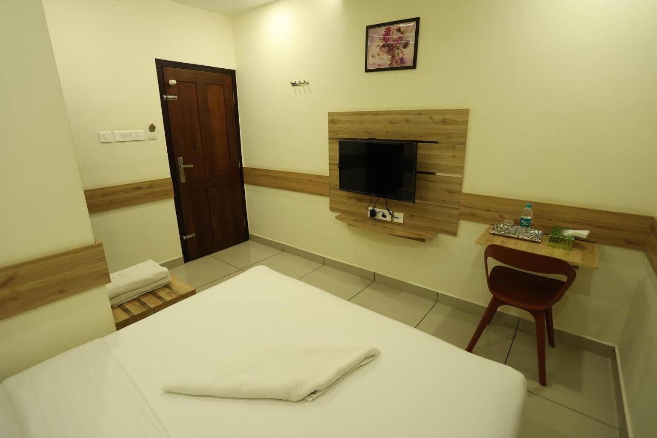 Balaji Regency Kanhangad Kannangad Exterior photo