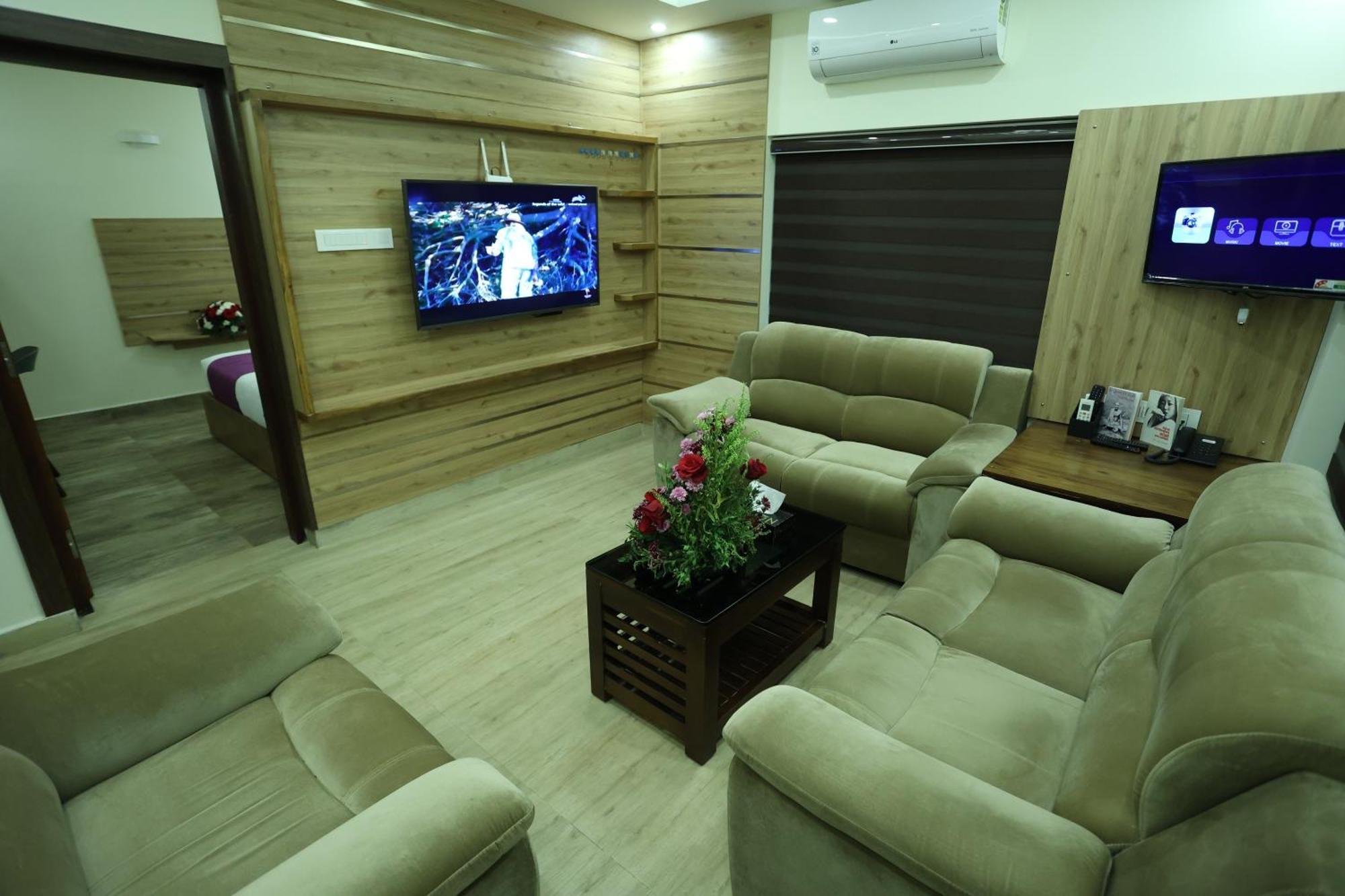 Balaji Regency Kanhangad Kannangad Exterior photo